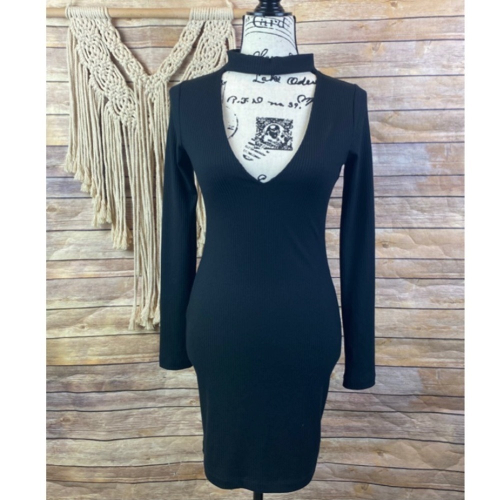 Urban Outfitters | ‘Tania’ Cut-Out Mock-Neck Dress - Picture 2 of 8